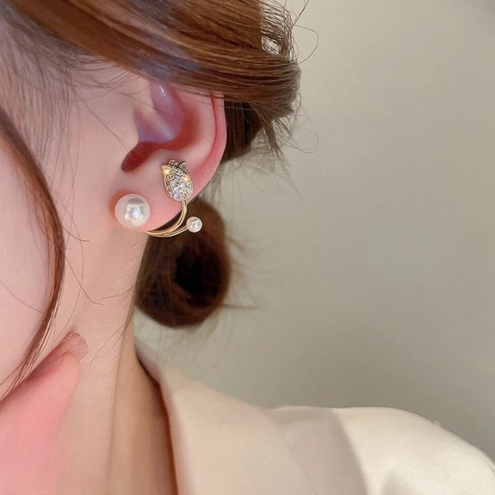 Beautiful Pearl Zircon Korean Flower Earrings for Women